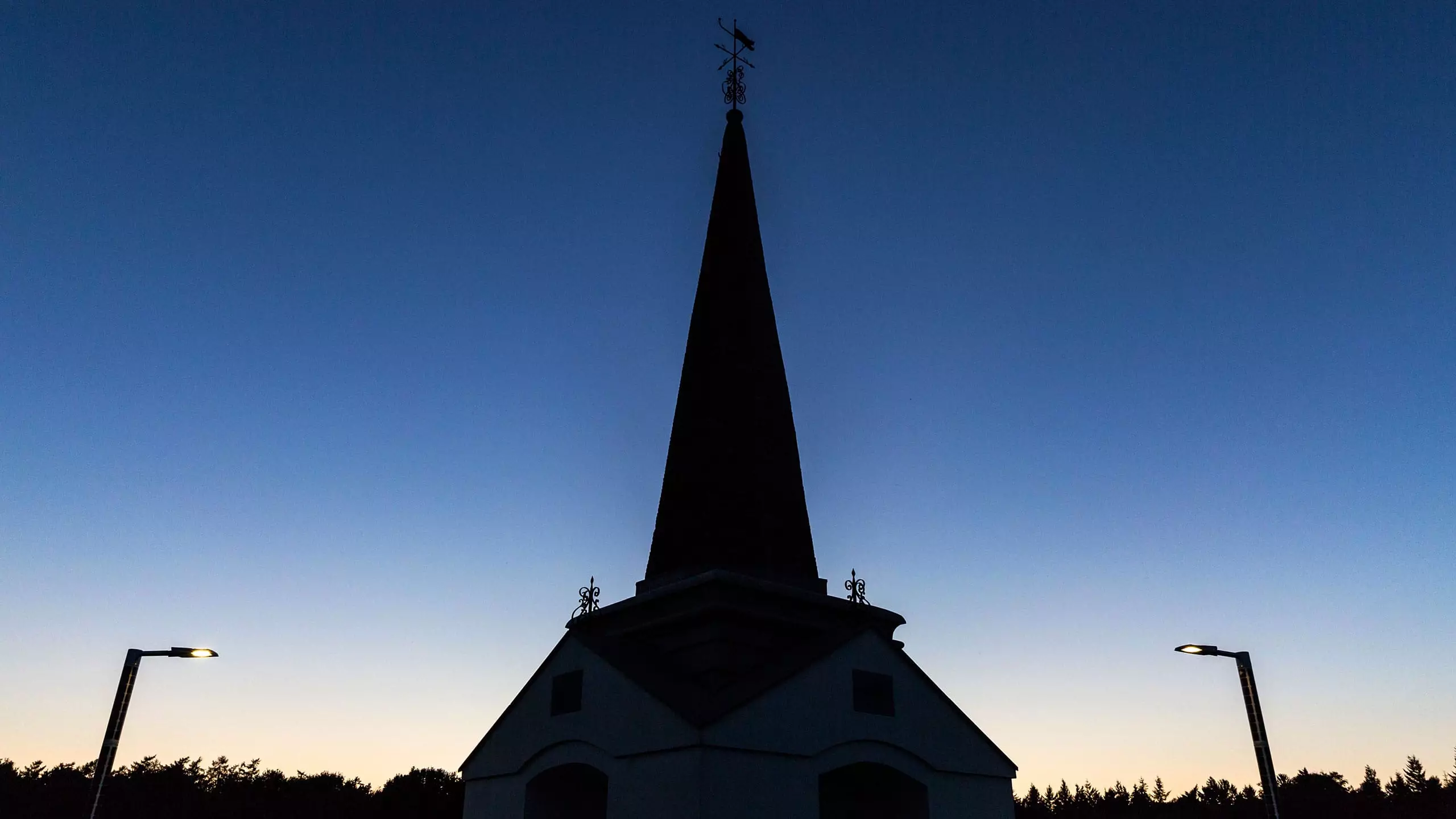 Soluxio Solar Denkmalbeleuchtung bei Nacht am Priesnitz Denkmal.