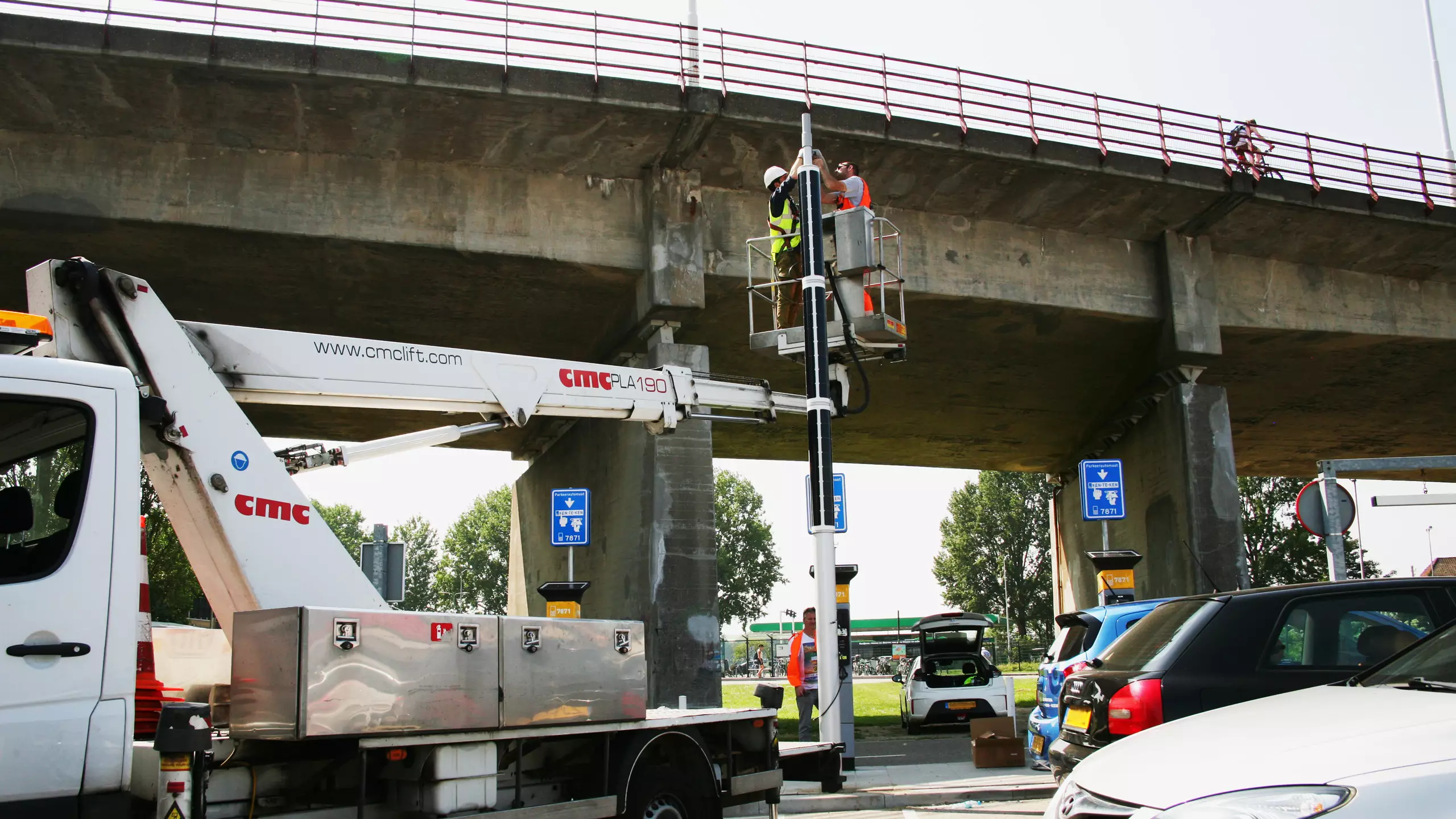 Plug-and-play Soluxio parkeerplaatsverlichting op zonne-energie.